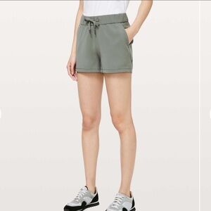 Lululemon On The Fly Short *Woven *2.5"